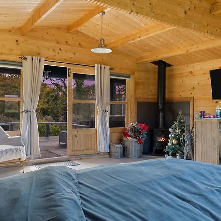 Choller Lake Lodges - Primrose Cabin With Private Hot Tub أروندل المظهر الخارجي الصورة