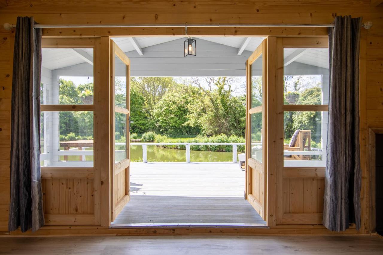 Choller Lake Lodges - Primrose Cabin With Private Hot Tub أروندل المظهر الخارجي الصورة