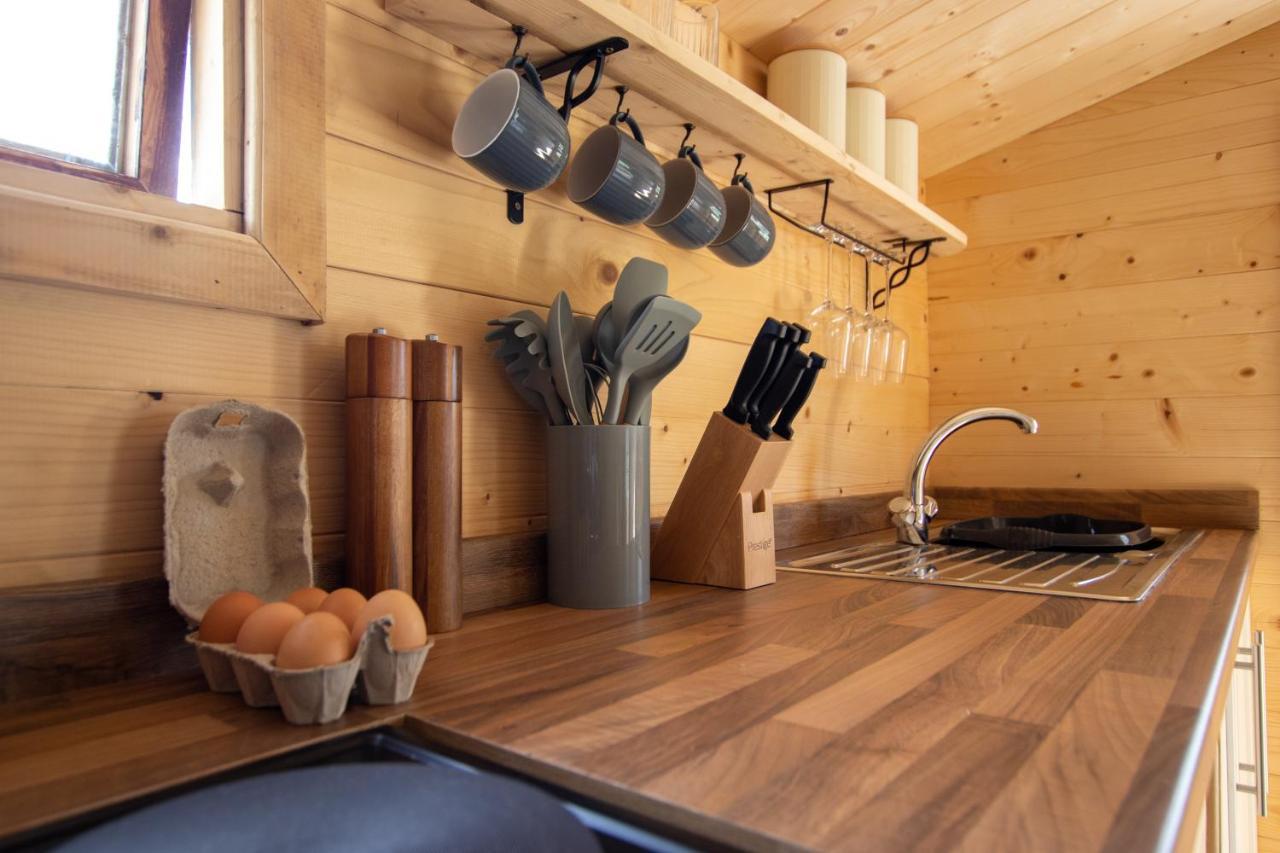 Choller Lake Lodges - Primrose Cabin With Private Hot Tub أروندل المظهر الخارجي الصورة