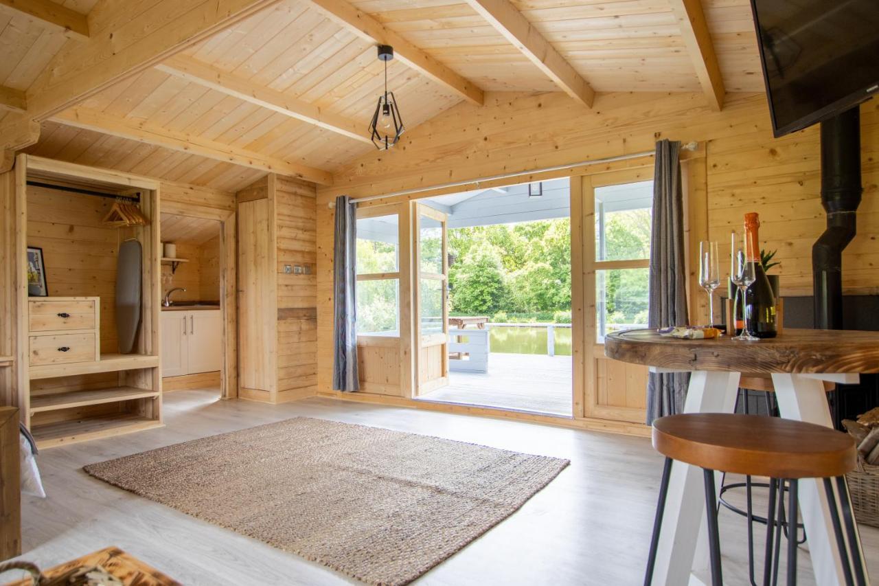 Choller Lake Lodges - Primrose Cabin With Private Hot Tub أروندل المظهر الخارجي الصورة