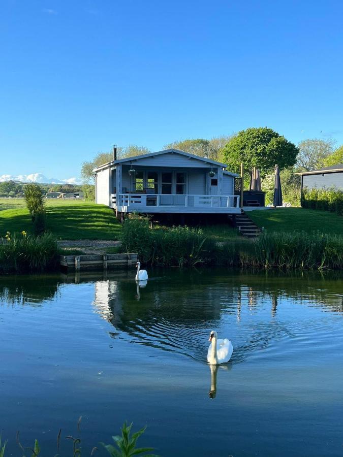 Choller Lake Lodges - Primrose Cabin With Private Hot Tub أروندل المظهر الخارجي الصورة