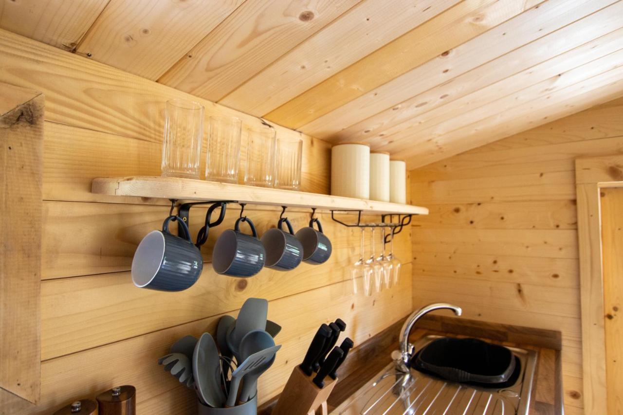 Choller Lake Lodges - Primrose Cabin With Private Hot Tub أروندل المظهر الخارجي الصورة