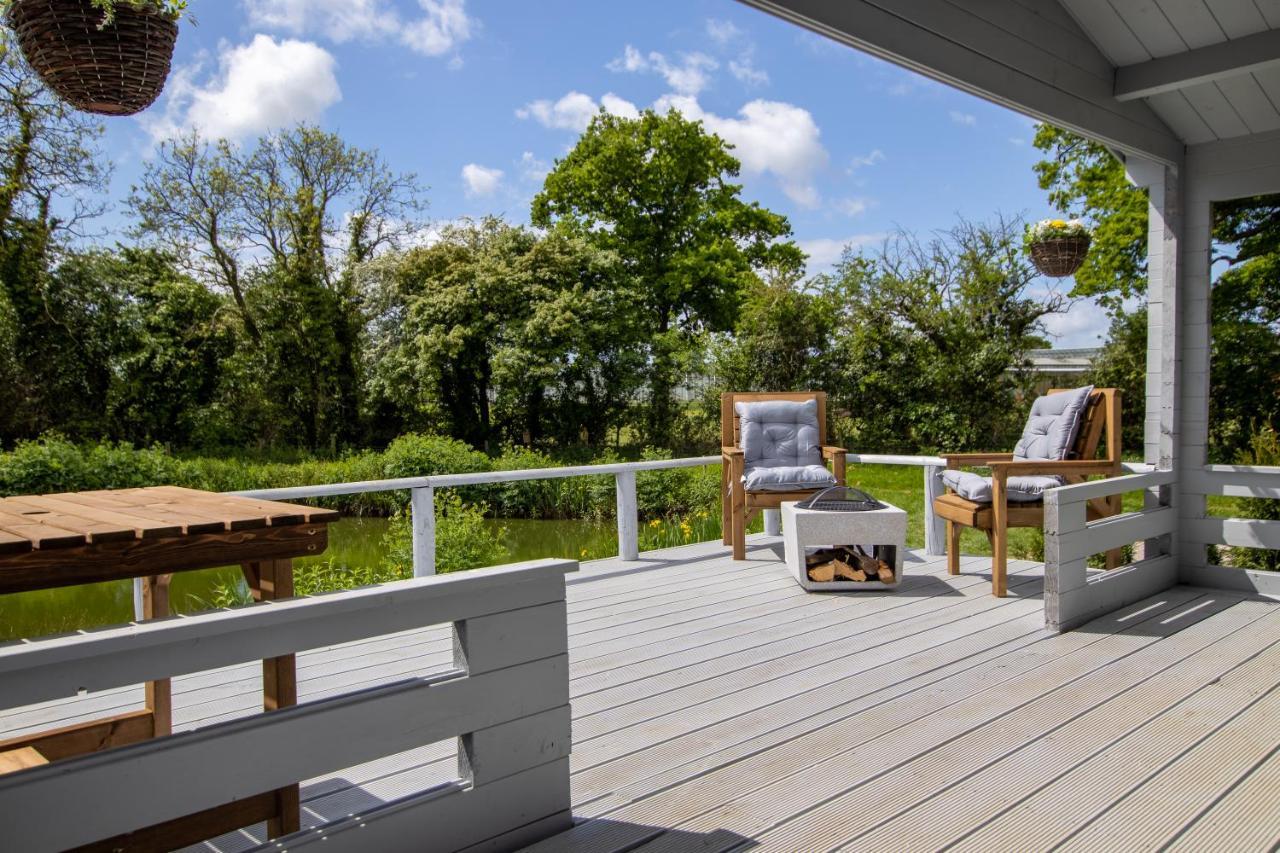 Choller Lake Lodges - Primrose Cabin With Private Hot Tub أروندل المظهر الخارجي الصورة